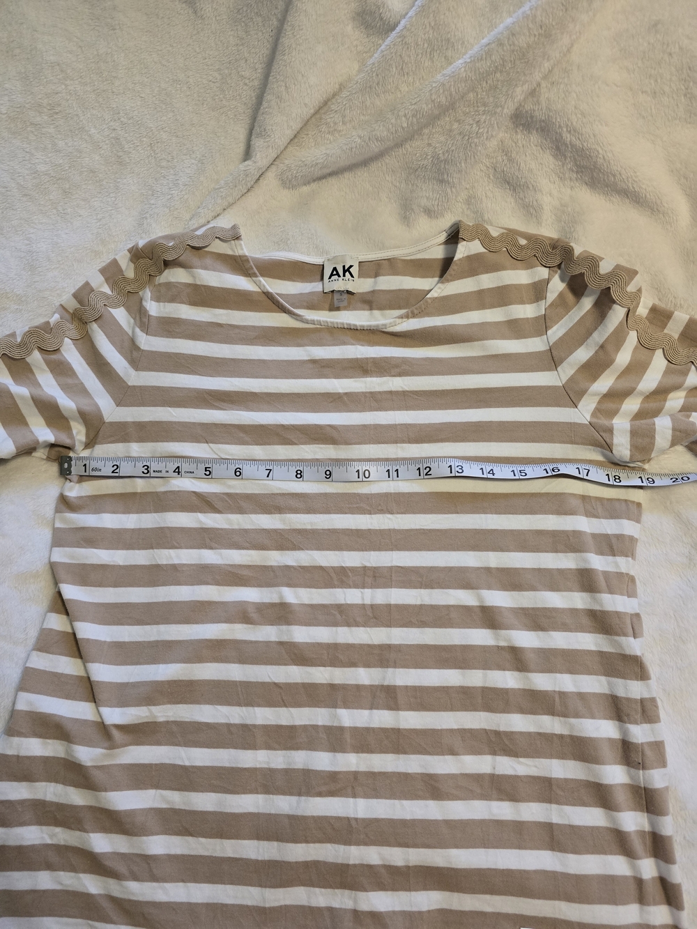Anne Klein Tan Striped Short Sleeve Top Scalloped Shoulder Detail Size S - Picture 4 of 5